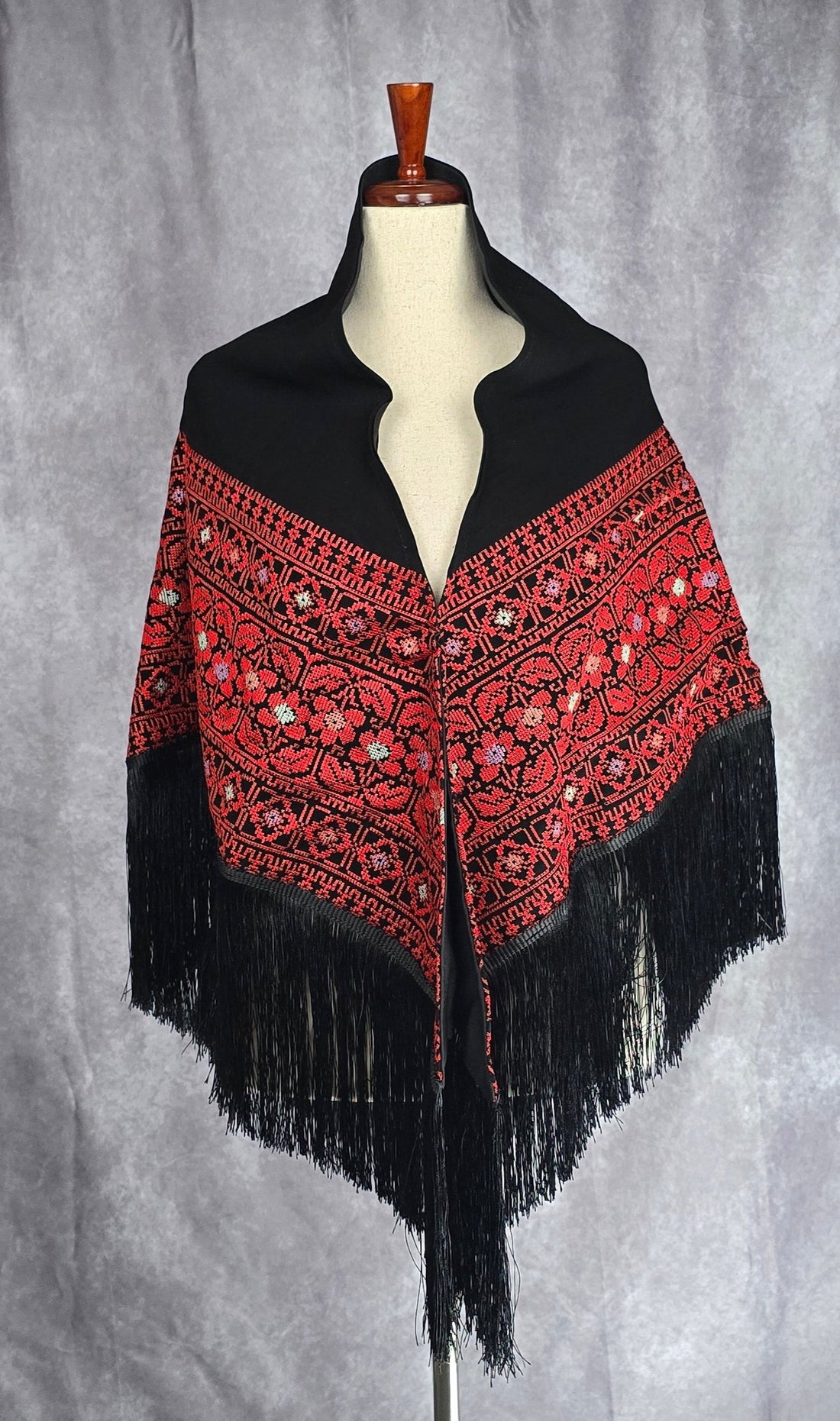 palestinian tatreez shawl rajaeen