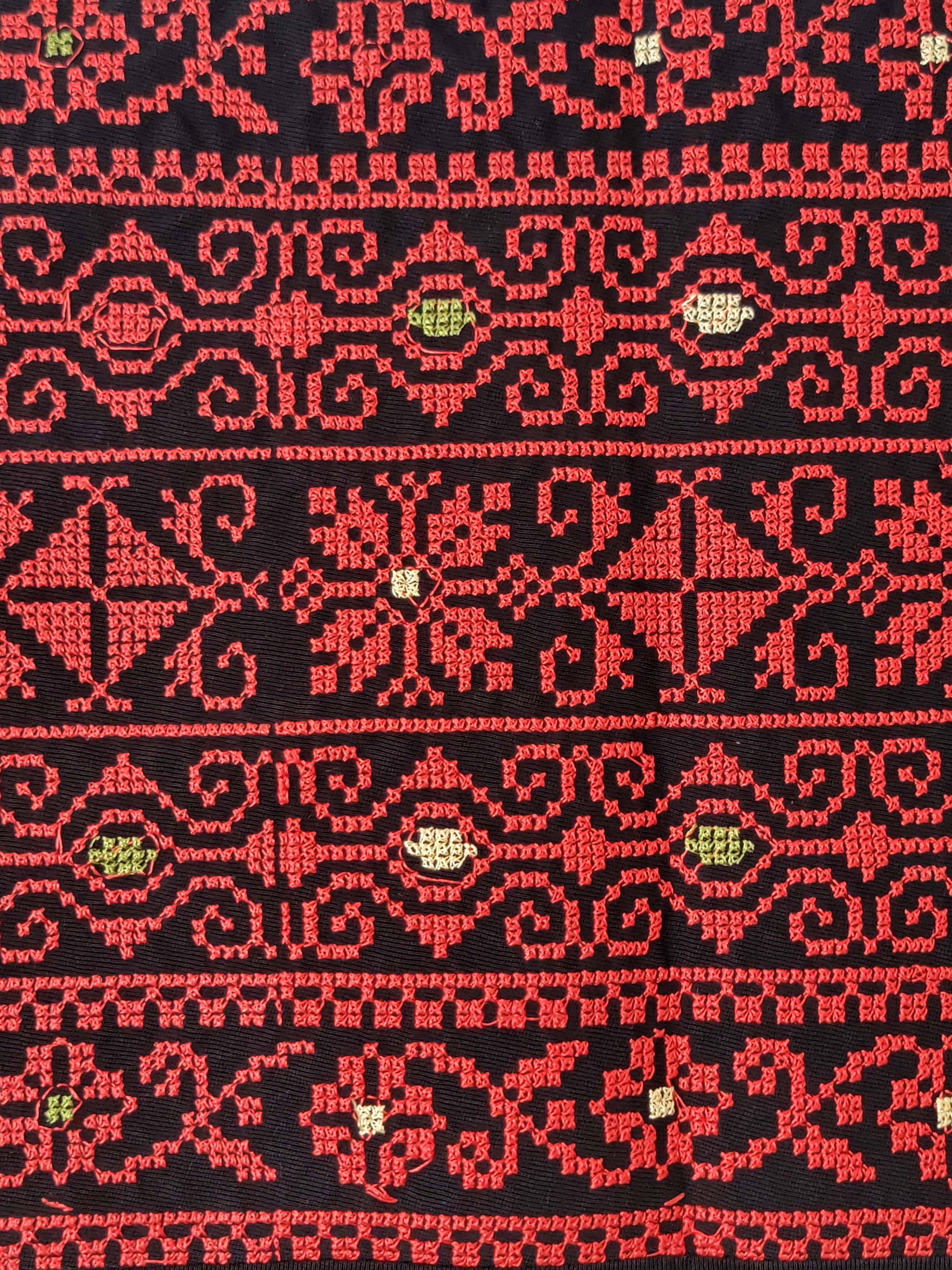red and black shawl rajaeen