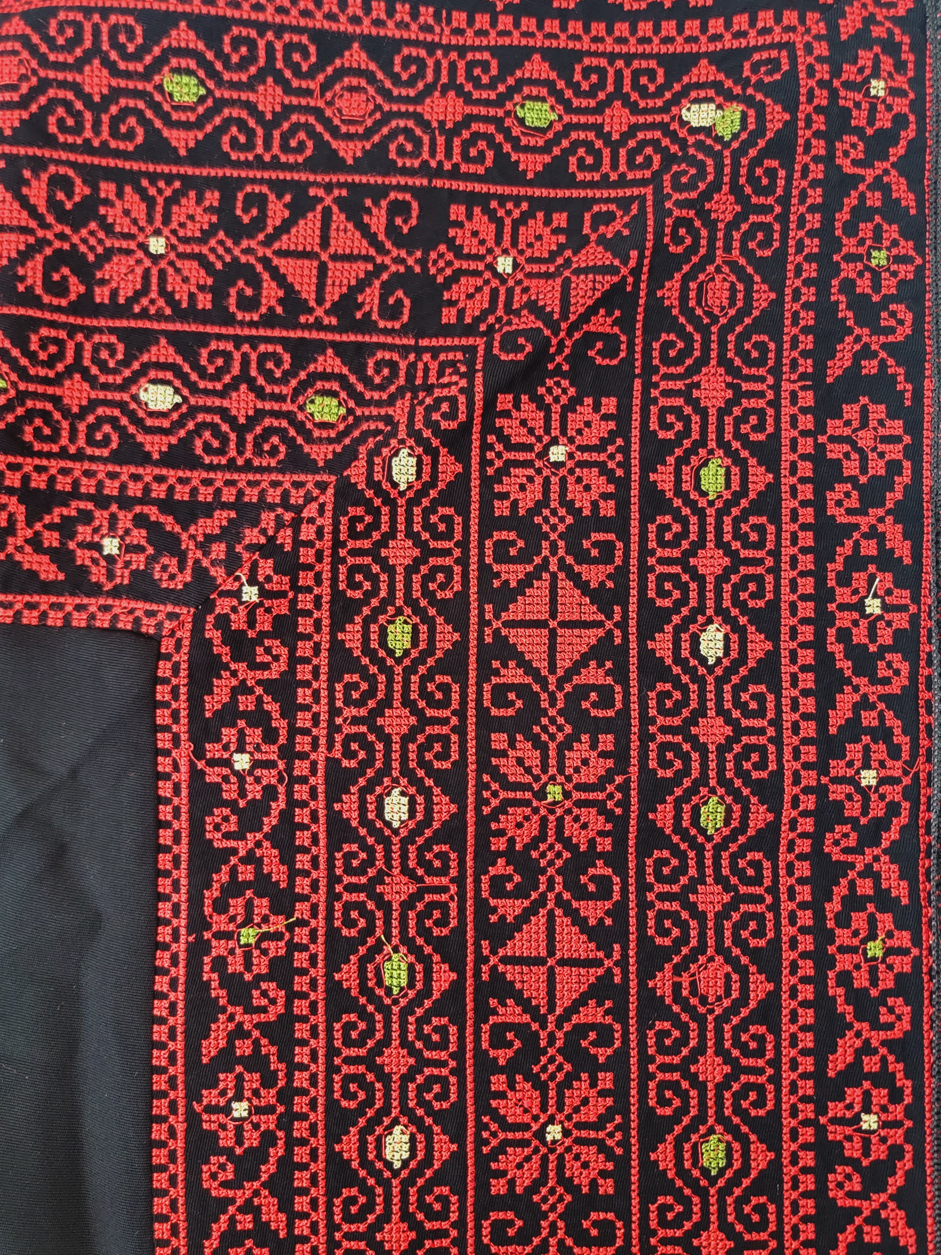 red shawl rajaeen
