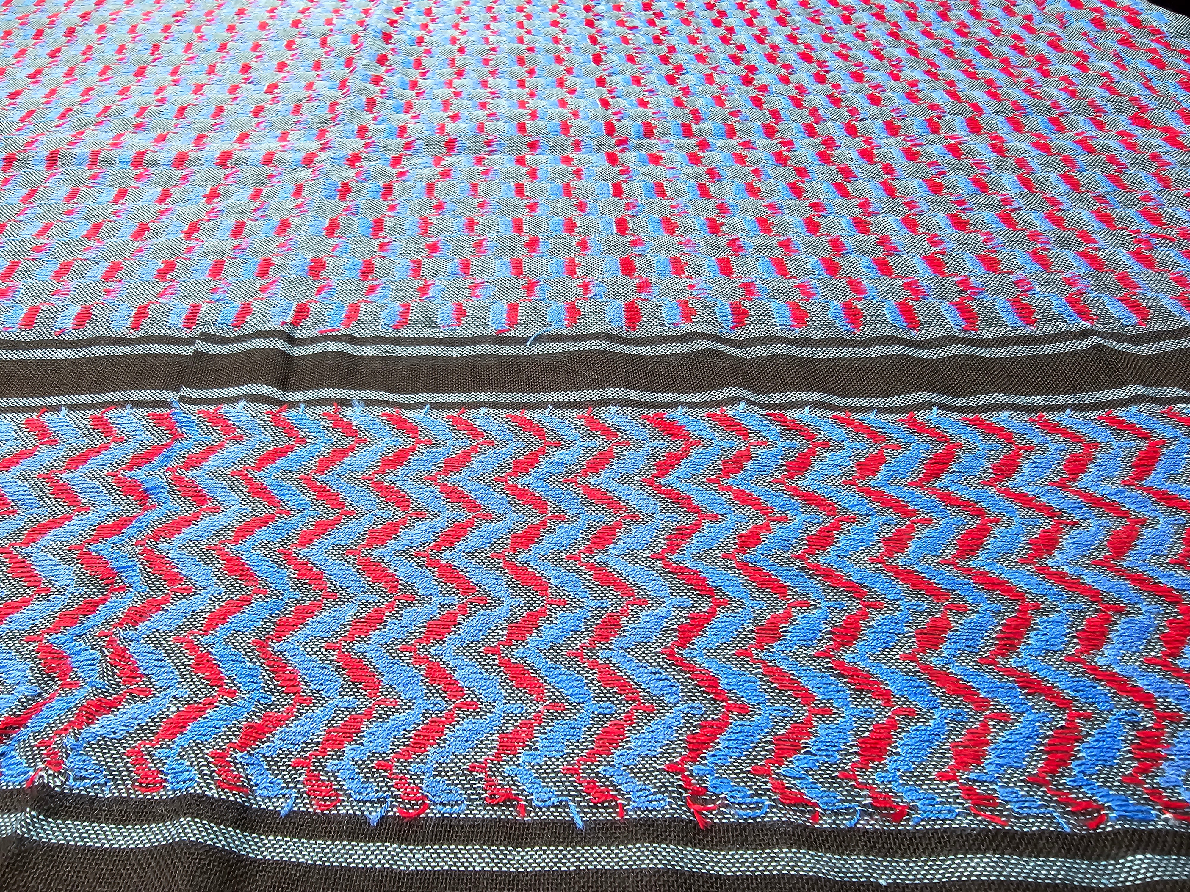 Palestinian shemagh scarf gray blue and red rajaeen