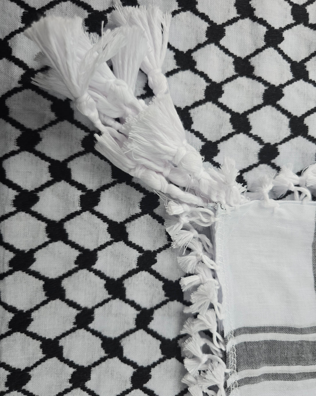 Black and White Keffiyeh – Woven in Syria