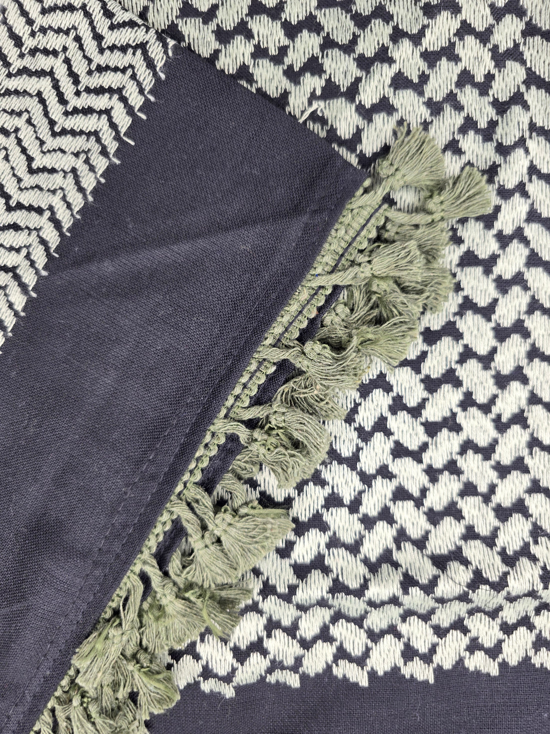 Shemagh Keffiyeh Scarf - Made in Palestine - Black and Glod